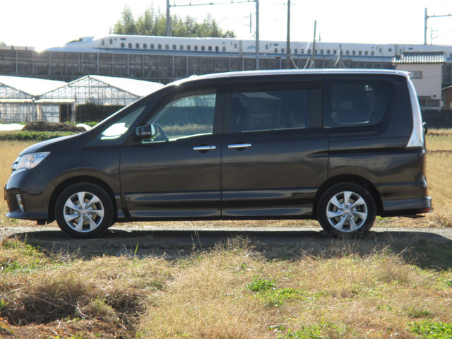 自社板金工場完備！ご納車前の小キズの修理やご納車後の板金塗装も格安にて承ります♪