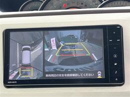 【パノラマモニター】クルマを真上から見下ろした視点で駐車をサポートします！死角からの障害物にいち早く気が付くことができます。