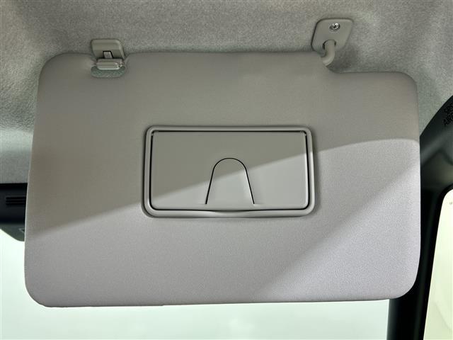 【バックミラー】『バックミラー周辺』の画像になります。写真の内容に関してご不明点、ご質問等がございましたらお気軽にガリバー店舗までお問い合わせください。