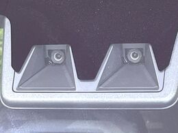 【スマートアシスト】走行中に前方の車両等を認識し、衝突しそうな時は警報とブレーキで衝突回避と被害軽減をアシスト。より安全にドライブをお楽しみいただけます。