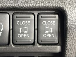 【両側パワースライドドア】スマートキーや運転席のスイッチで後席両側スライドドアの開閉が可能♪電動だから力を入れてドアを開ける必要が無く、小さなお子様でも簡単に開け閉めでき快適です♪