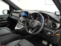 ★冷蔵庫付きセンターコンソール★温冷機能付きカップホルダー★ブルメスターサウンド★レザーステアリング★パドルシフト★レーダークルーズコントロール★オートライト★デジタルインナーミラー