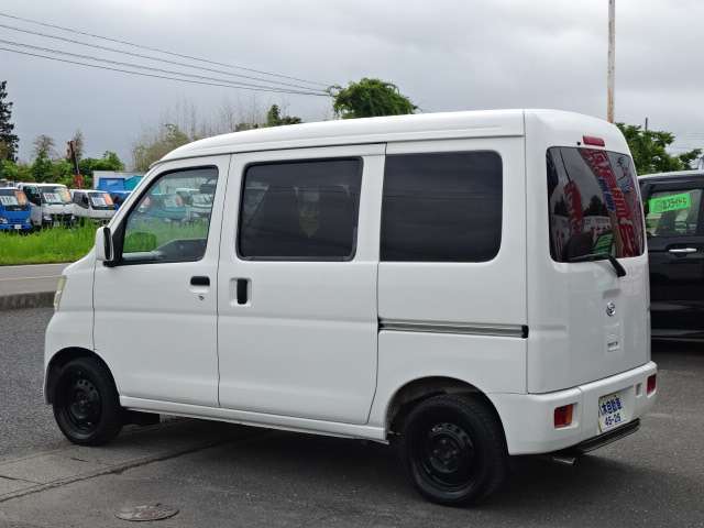 乗用車のほかにも、トラックや商用車などお仕事に活躍する車も多数展示！見応えのある当社へ是非ご来店下さい！