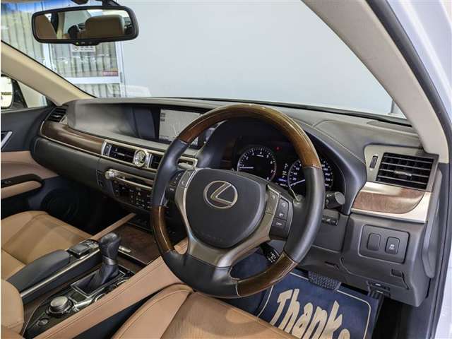 見通しのよいすっきりとした視界で、誰でも運転しやすいです。運転のしやすさは疲れにくさにも繋がりますよ♪