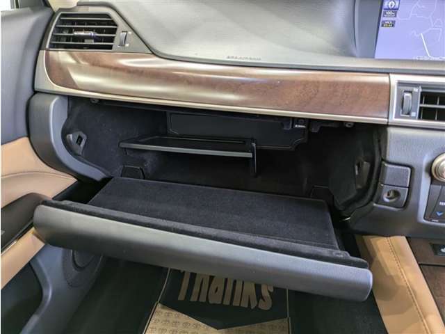 グローブボックスの収納もバッチリ