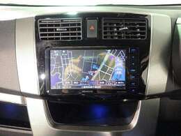 ★社外メモリーナビゲーション＆フルセグTV付きです♪CD＆DVD再生・ブルートゥース機能も付いてますので遠方へのお出かけも楽しめます♪ポイント5鈴鹿店は点検・車検・板金修理などアフターサービスも充実♪