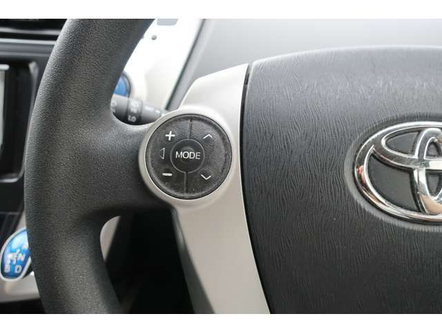 ステアリングスイッチで運転中の操作も楽に！