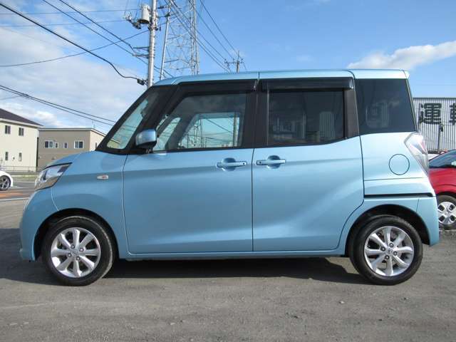 両側パワースライドドアですので乗り降りラクチン♪
