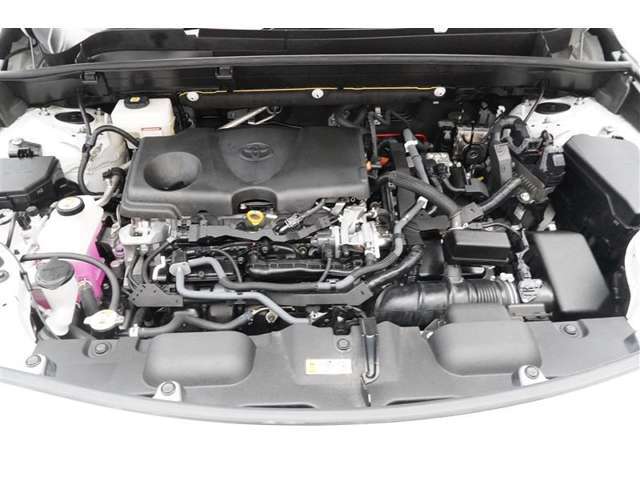エンジンルームの樹脂部分は丁寧に磨いてツヤをだしています。当社の中古車のエンジンルームクリーニングはとても自信があります★