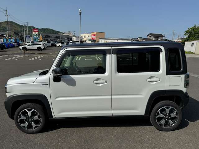 お車の内外装の状態など、気になる箇所をおっしゃっていただければできる限りお答えさせていただきます( ｀ー´)ノ