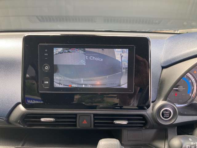 ドライブレコーダー　記録した動画をモニターで再生等が出来ます。