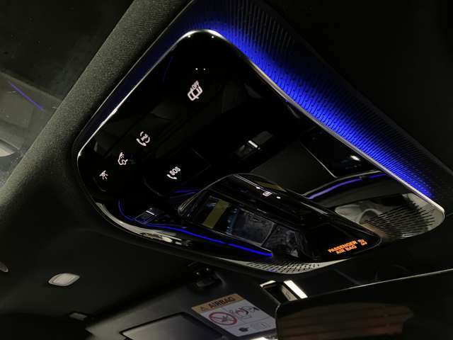 メルセデス・ベンツの定める厳しい基準をクリアしたお車のみをご案内させて頂きます。納車前整備はメーカー規定に基づき100項目以上にも及ぶ点検を熟練のメカニックによって行いご納車させて頂きます。
