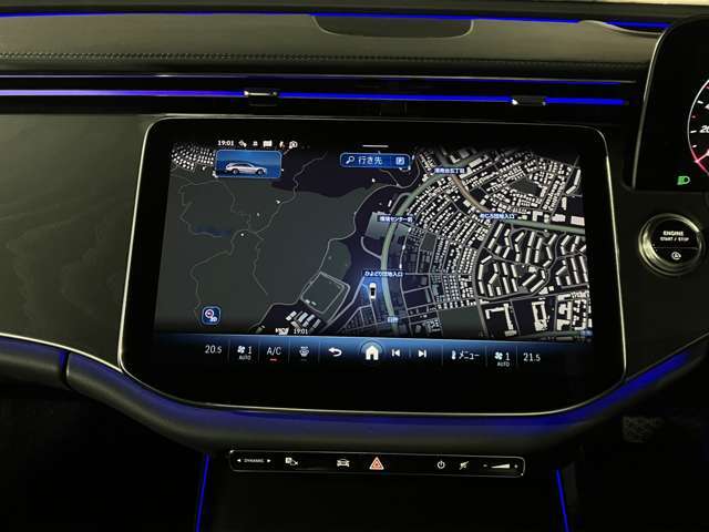 バックカメラにより駐車時の後方確認も楽にできます。