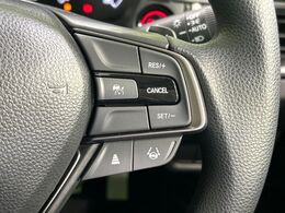 【アダプティブクルーズコントロール】高速道路での長距離走行が楽に！！自動で速度を保つクルーズコントロールが、衝突軽減システムと連携し、前方の車両を感知して車間を保つように速度調節してくれます！！