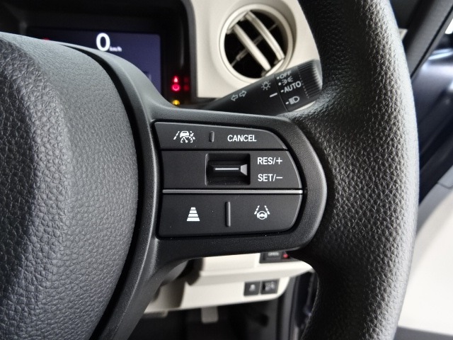 多彩な安心・快適機能を搭載した先進の安全運転支援システムのHonda　SENSINGを搭載しております。