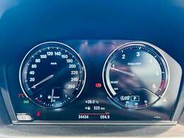 【スピードメーター】『スピードメーター』の画像になります。メーターがシンプルで見やすく運転しやすいですね！