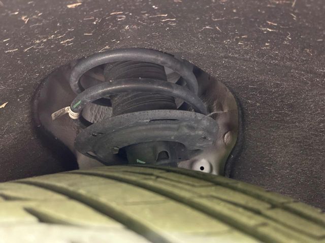 お車を安心してお乗りいただく為には、足回りの定期点検が欠かせません。サービスサポート（有償保証）では無料点検もご提供しており、安心のカーライフをお過ごしいただけるサポート体制が整っています。