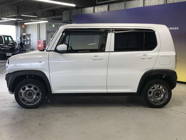 エンジンルーム、室内、クリーニング済みです。厳選したお車を屋内展示場にて展示中☆車両品質には自信がございます！ぜひ一度ご来店ください！！
