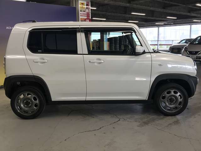 エンジンルーム、室内、クリーニング済みです。厳選したお車を屋内展示場にて展示中☆車両品質には自信がございます！ぜひ一度ご来店ください！！