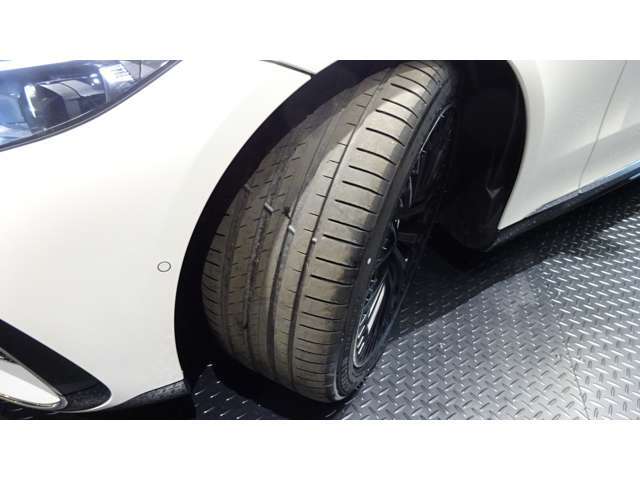 メルセデスの認定中古車「サーティファイドカー」には、最大100項目にも及ぶ点検・整備項目が設定されています。