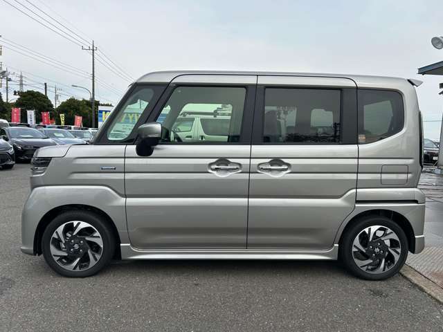 当社指定業者によるルームクリーニング実施☆室内の隅々や細かい所からエンジンルームまでキレイになった状態でお渡し致します♪