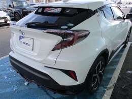主な装備は、トヨタセーフティーセンス、カーナビ、バックモニター、エンジンスターター、ワンオーナー車、寒冷地仕様となっております。