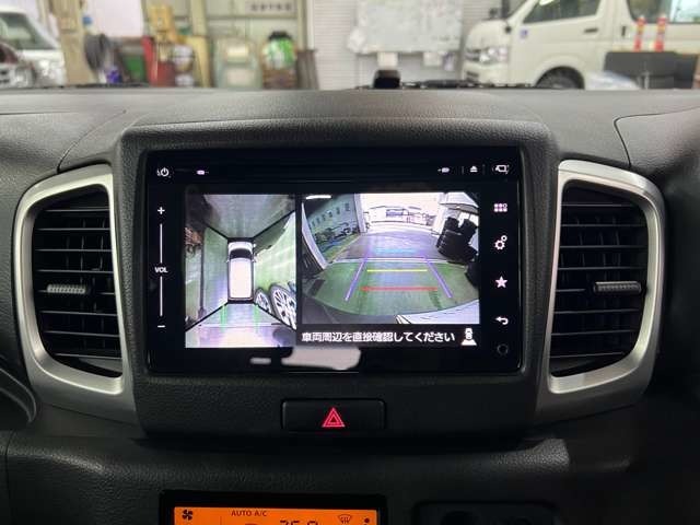 バックカメラ付きで車庫入れも安心ですね♪