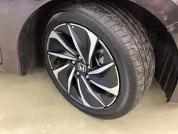 純正アルミホイール：17インチ