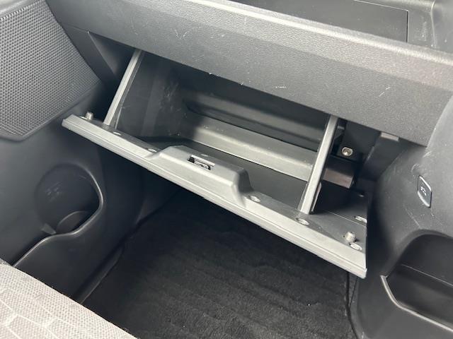【グローブボックス】車検証ケースや、日頃使う小物類の収納に便利ですね！◆ご来店予約受付中！無料の来店予約は【来店予約をする】ボタンから！◆