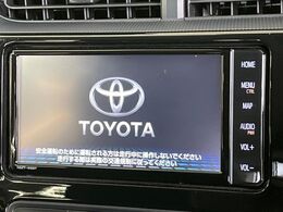 【純正ナビ】人気の純正ナビを装備しております。ナビの使いやすさはもちろん、オーディオ機能も充実！キャンプや旅行はもちろん、通勤や買い物など普段のドライブも楽しくなるはず♪