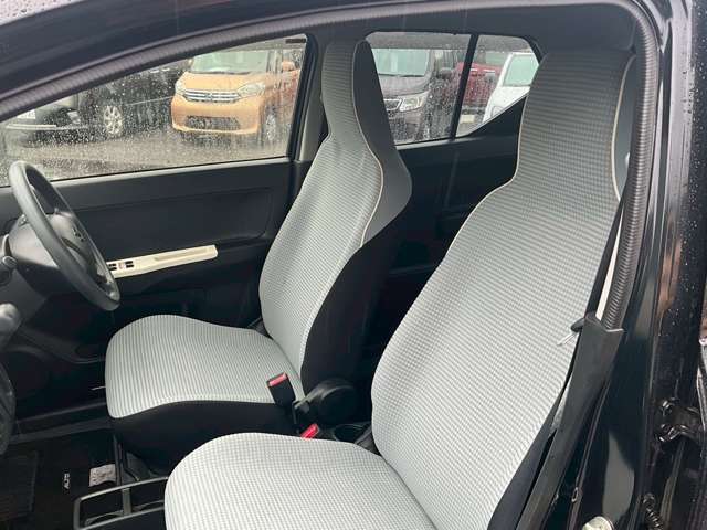 当店では軽自動車から普通車まで幅広くオールメーカーの車種・色・グレードを豊富に揃えております。