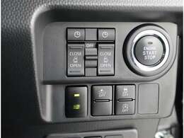 エンジンスタートボタン　カギをポケットやカバンに入れたままエンジンがワンプッシュでかかります。夜間鍵穴を探す手間もいりません。イモビライザー機能も付いていて車両盗難の予防もできます。