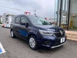 プレスラインがカッコよさを際立たせています。