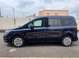 お子様が空けても安心のスライドドア！