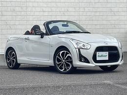 お車を右前から見るとこのような感じになります。ヘッドライトやグリル、エアロなどの装備品を確認できます。