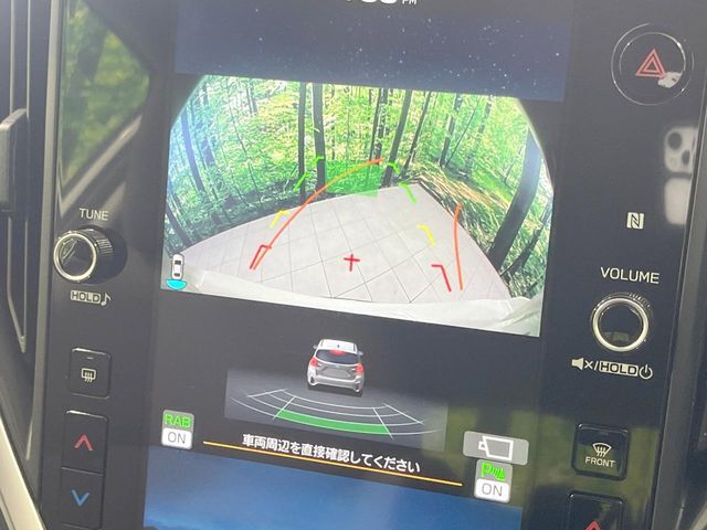 【バックカメラ】駐車時に後方がリアルタイム映像で確認できます。大型商業施設や立体駐車場での駐車時や、夜間のバック時に大活躍！運転スキルに関わらず、今や必須となった装備のひとつです！