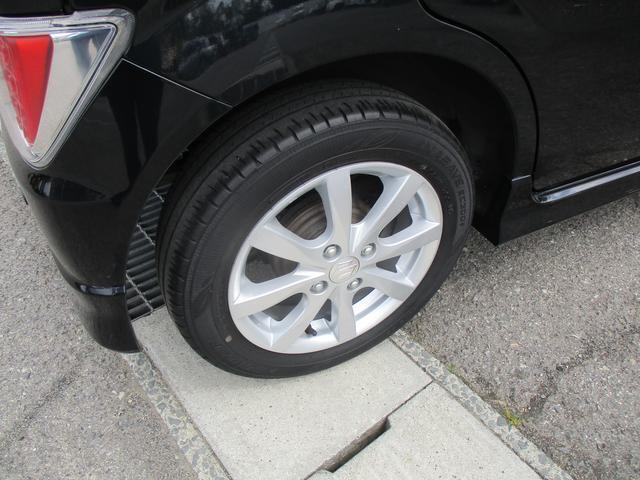 14インチ純正アルミホイール装着車です。