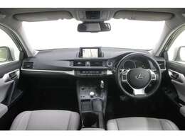 状態はキレイかつ高級感のある上級モデルらしい佇まいになっております。本当に良い雰囲気です。