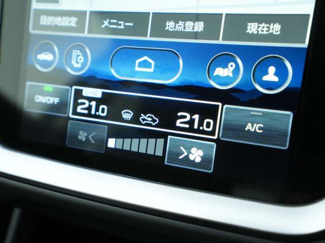 【機能】センターディスプレイよりエアコンの操作が可能です。タッチパネル操作による先進性を指先からご体感いただけます。