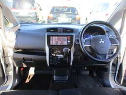 フロントガラスも大きく視界が広いので安心です、運転が楽しくなりますね。