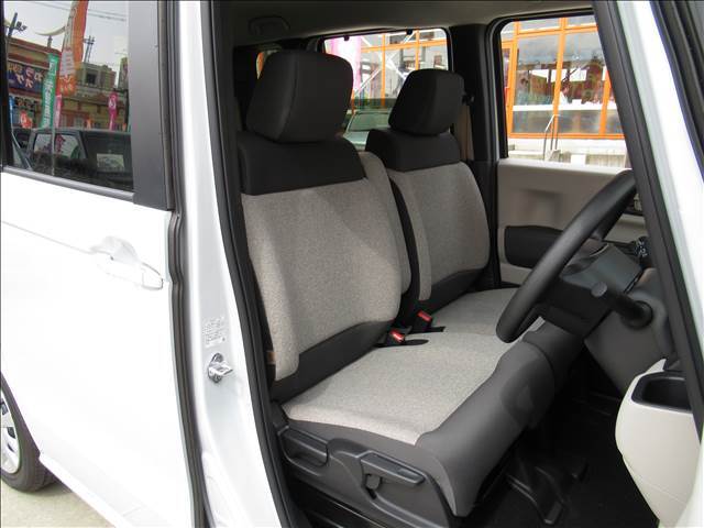 もちろん車内はきれいです☆中古車と違って使用感が全くないのは魅力の一つだと思います。