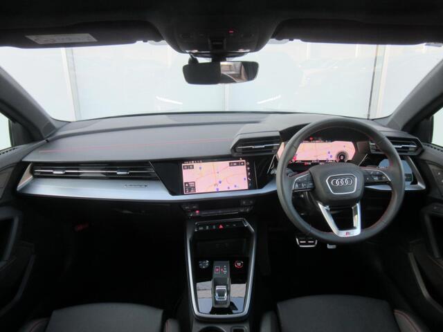 運転に必要な情報をメーター内に集約し、ドライバーの安全で快適な運転に寄与するアウディバーチャルコックピット。