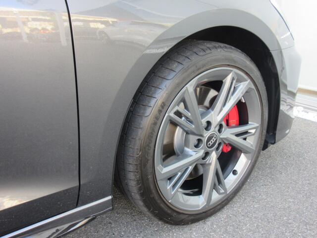 全車両に標準装備の純正アルミホイールは、純正ならではのバランスの良いデザインと、走行安定性をお楽しみ頂けます。