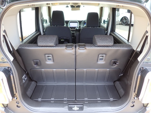 ◆定員乗車時のカーゴルームです。普段のお買い物の荷物やたくさんの収納が可能です。