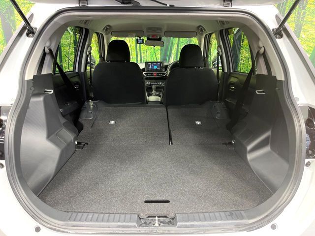 普段のお買い物や通勤、送迎等に十分な荷室スペースを確保しております。セカンドシートを倒すと、大きな荷物の積載も可能です♪