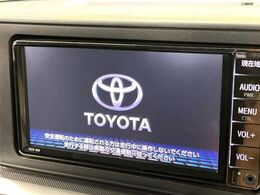 【純正ナビ】人気の純正ナビを装備しております。ナビの使いやすさはもちろん、オーディオ機能も充実！キャンプや旅行はもちろん、通勤や買い物など普段のドライブも楽しくなるはず♪