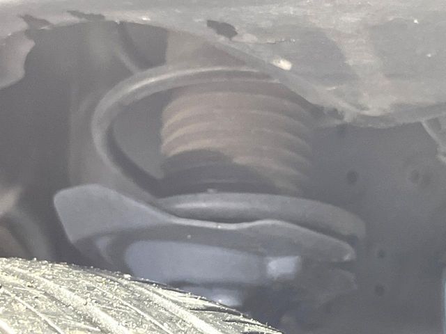 お車を安心してお乗りいただく為には、足回りの定期点検が欠かせません。サービスサポート（有償保証）では無料点検もご提供しており、安心のカーライフをお過ごしいただけるサポート体制が整っています。