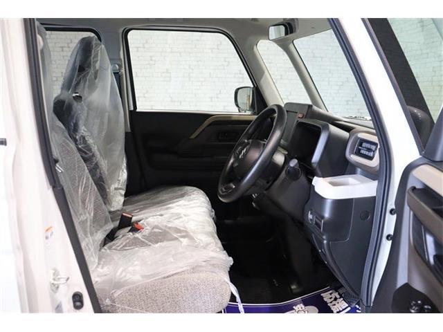 良好な視界とスムーズな乗り降りを実現した運転席。運転席はアイポイントを高くし視界良好です。