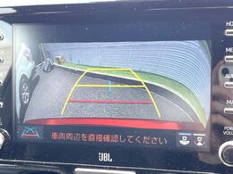 【バックカメラ】駐車時に後方がリアルタイム映像で確認できます。大型商業施設や立体駐車場での駐車時や、夜間のバック時に大活躍！運転スキルに関わらず、今や必須となった装備のひとつです！