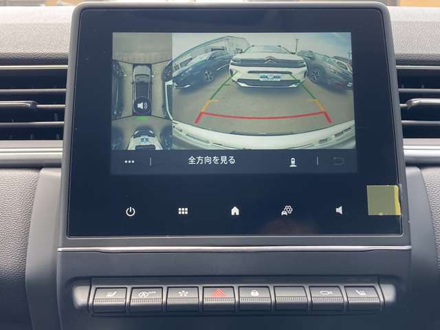 バックカメラが付いております。自動車の死角を映像でサポートしてくれるので、ドライバーに安心の装備です。